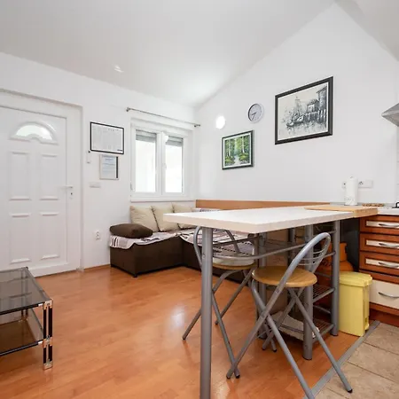 Apartment By The Sea - 22554