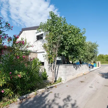 Apartment By The Sea - 22554 Vir